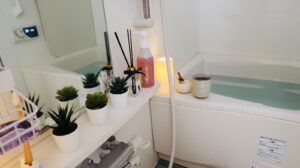 Turn Your Tokyo Apartment's Bathroom Into a Cozy Place of Zen